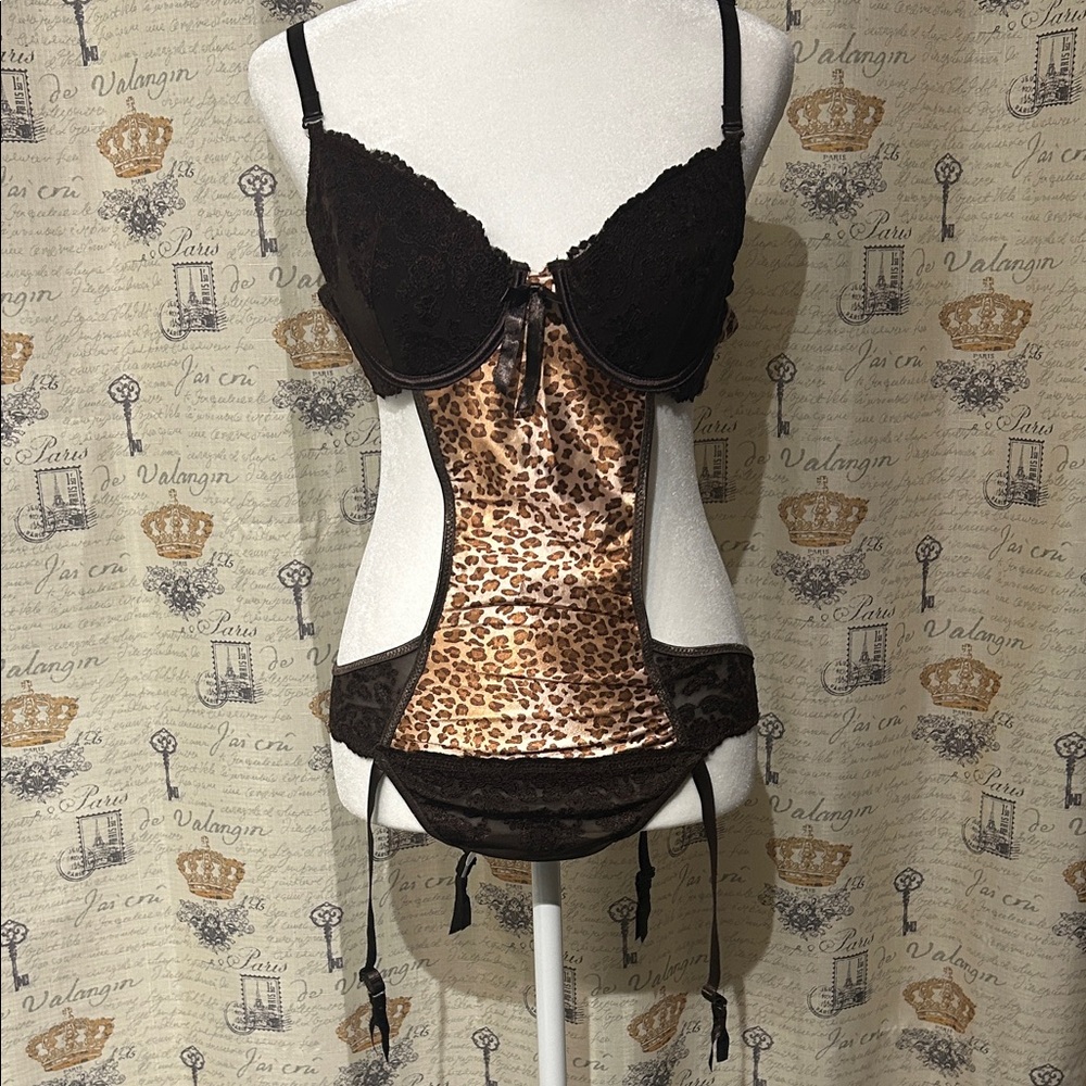 Universal Leopard Print Bustier with Black Lace size large new